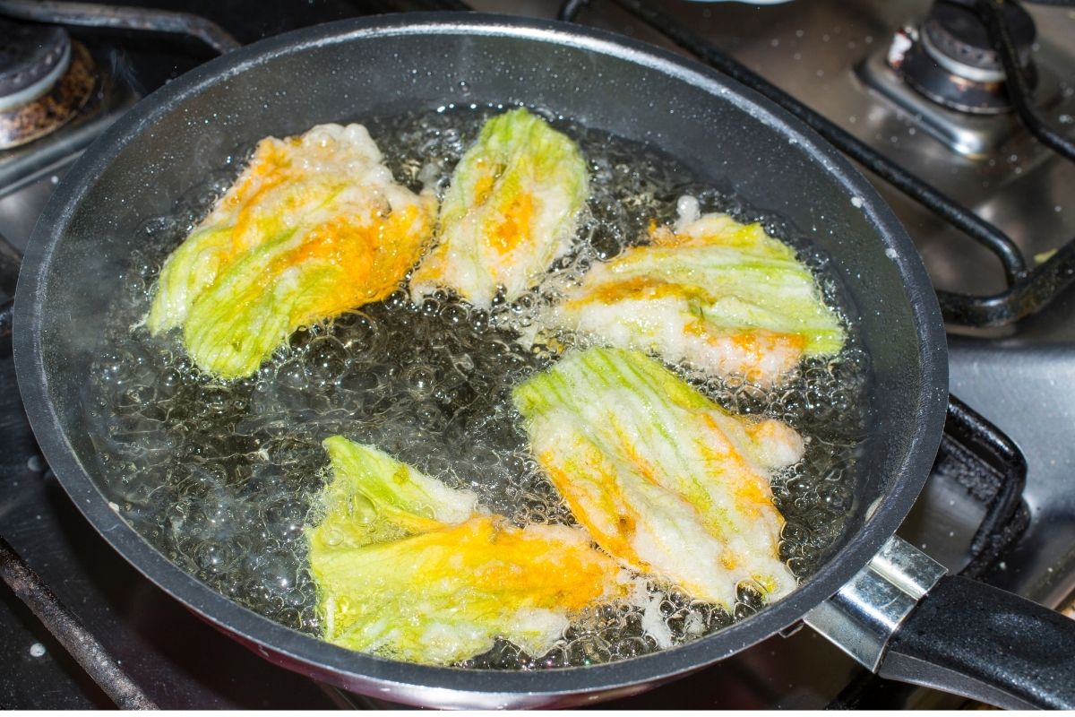 Fiori-di-zucca-fritti-gourmetaly-food-tour-roma-3