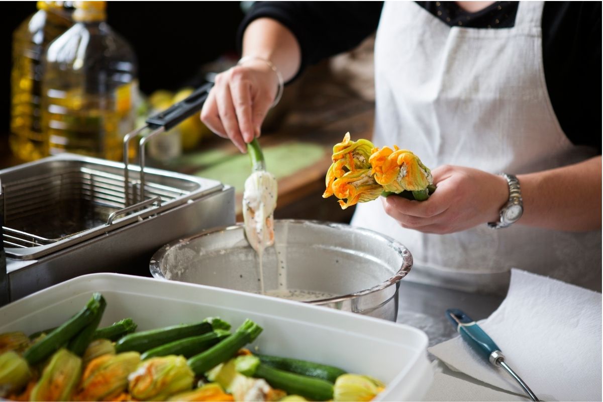 Fiori-di-zucca-fritti-gourmetaly-food-tour-roma-4