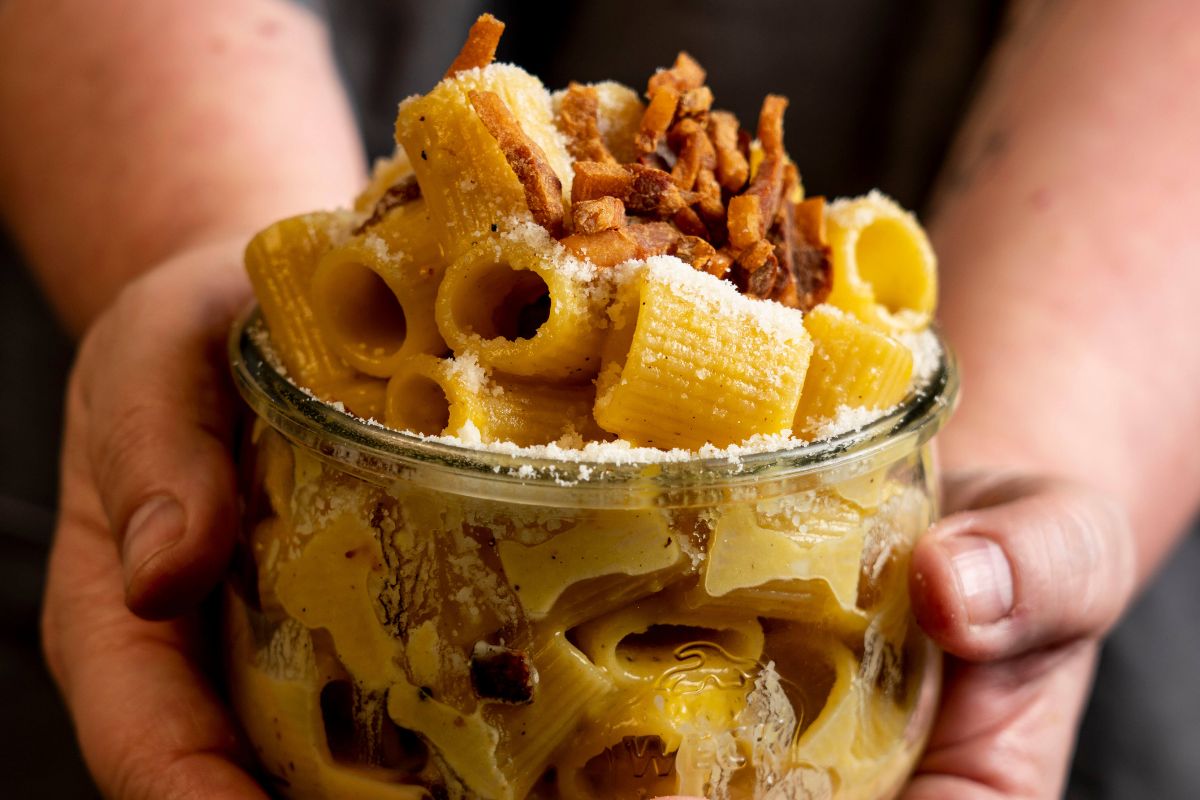 carbonara-mezza-manica-gourmetaly-food-tours-rome-1