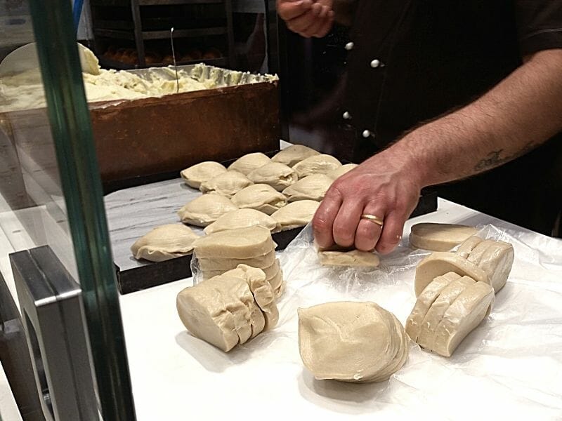 sfogliatella riccia rotolo making sfogliatella