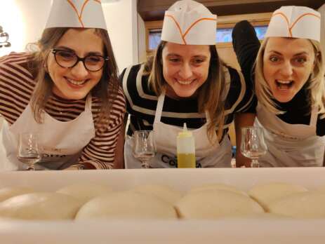 Authentic roman pizza class in Trastevere